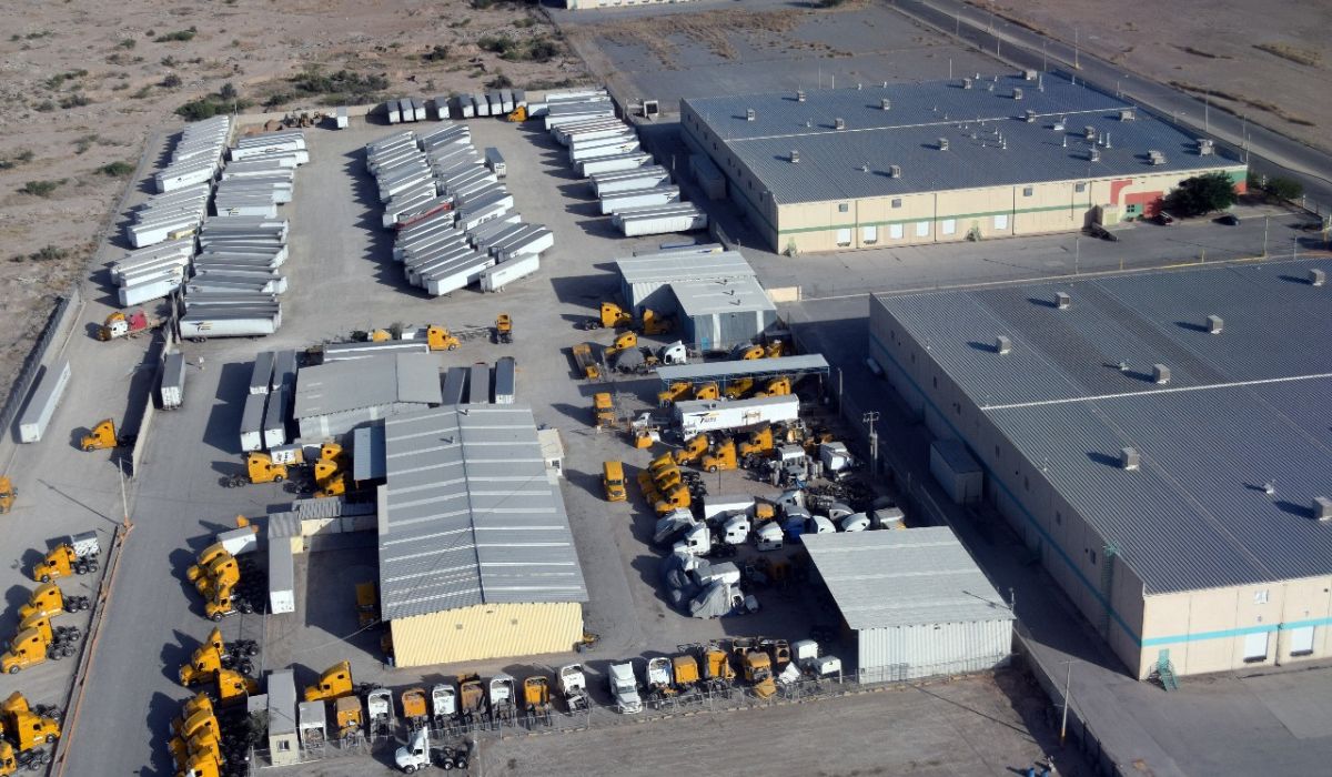 Nearshoring vs Reshoring